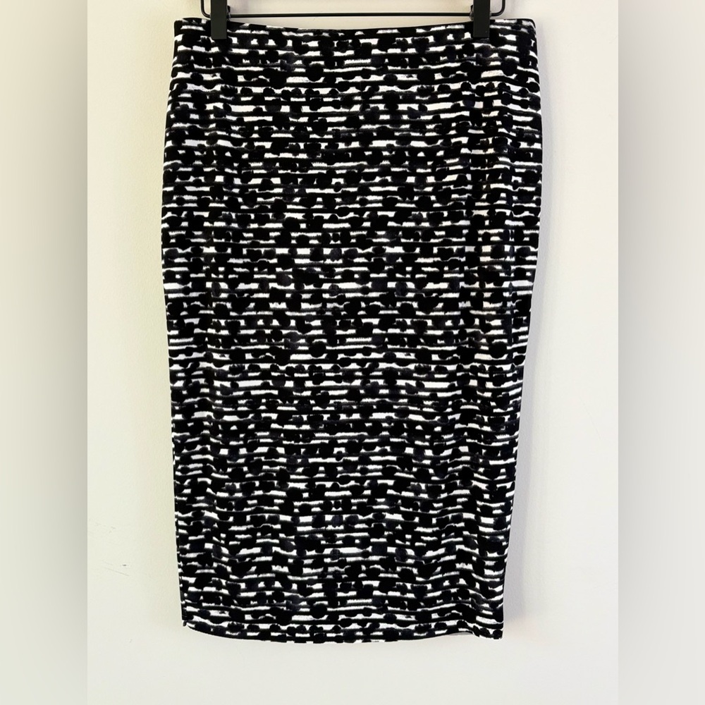 New! Vince Camuto Patterned Skirt - image 2